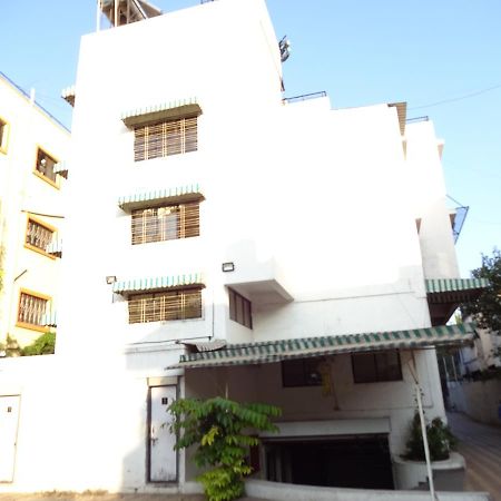 Hotel Suresh Inn Púna Kültér fotó