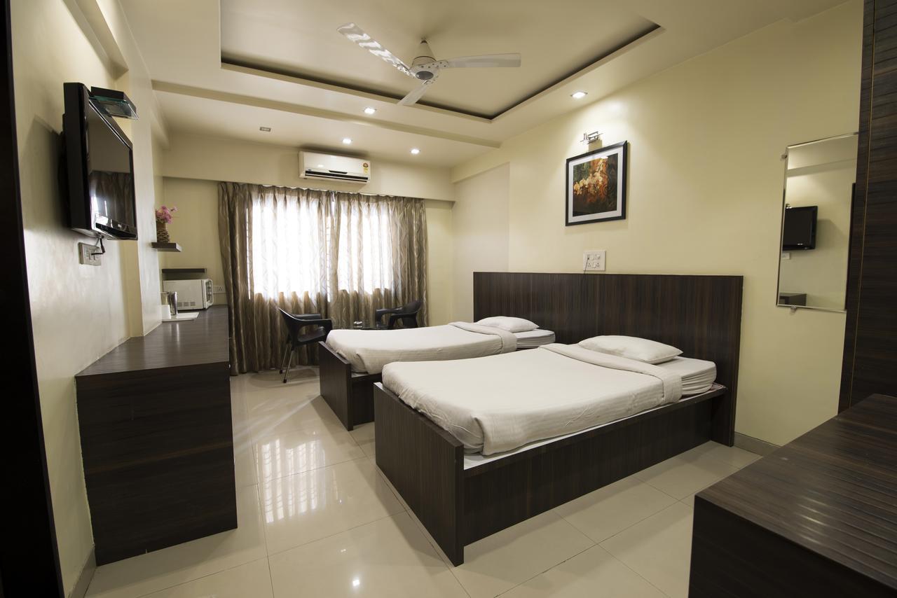 Hotel Suresh Inn Púna Kültér fotó
