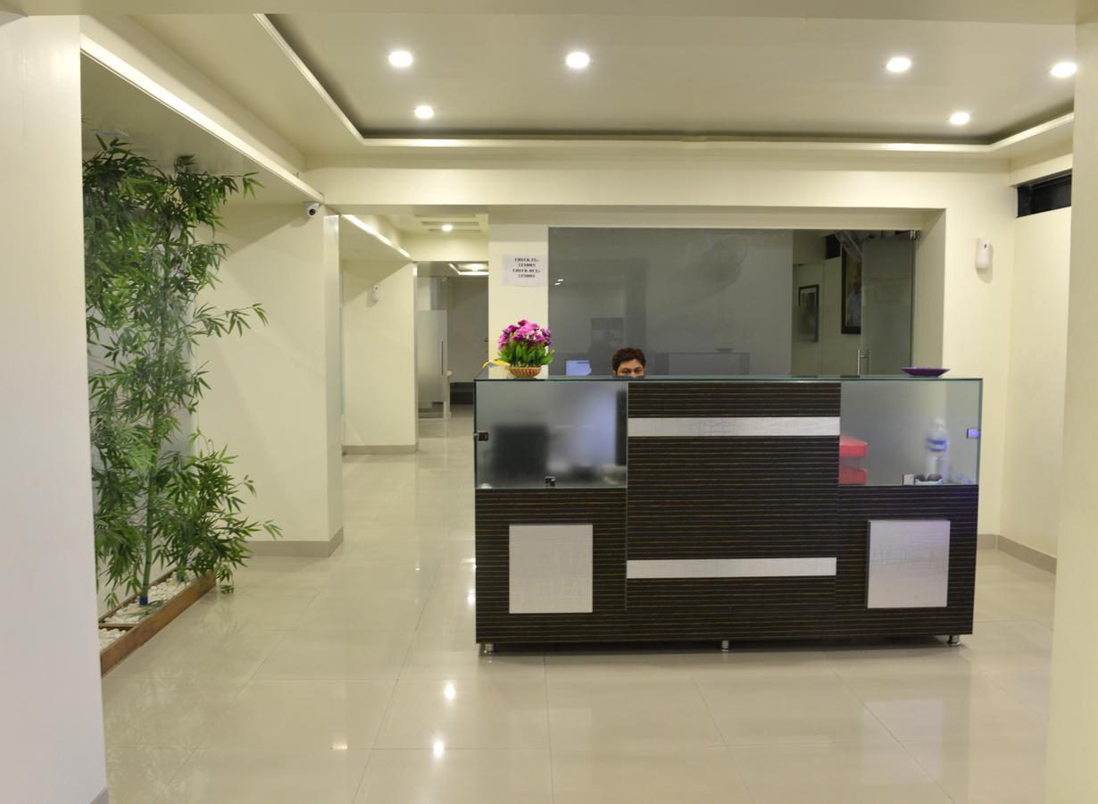 Hotel Suresh Inn Púna Kültér fotó