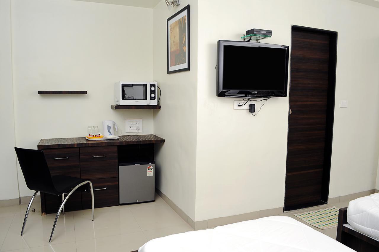 Hotel Suresh Inn Púna Kültér fotó